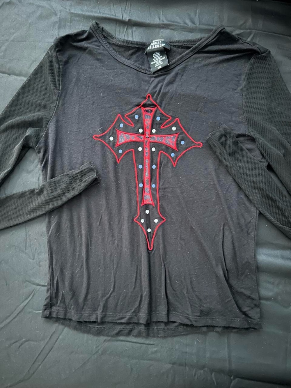 Black Short-Sleeve Style Tee with Red Cross Detail